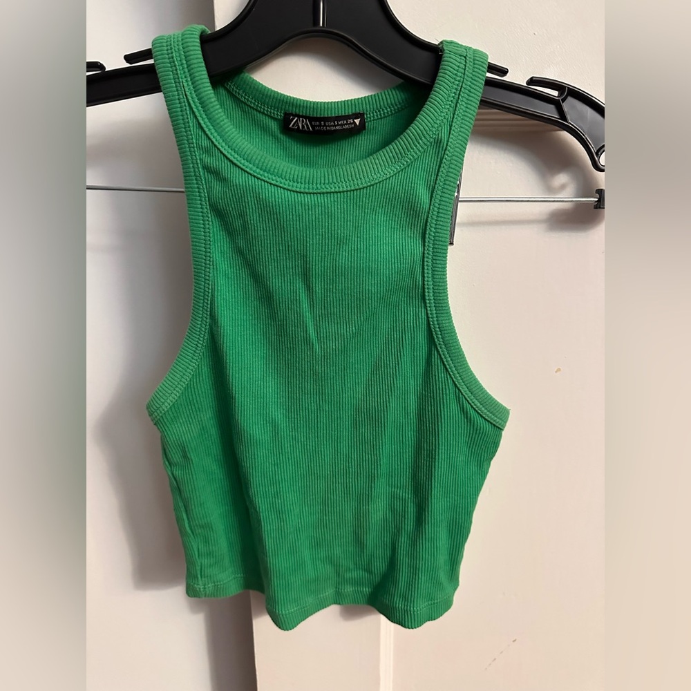 Adorable Kelly green Zara cropped tank
